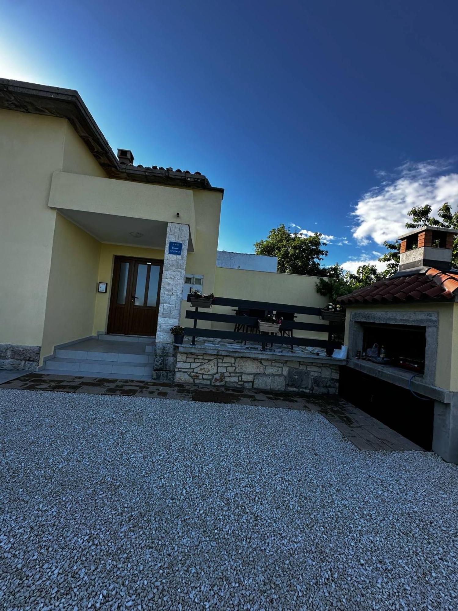 Lulic Apartment Labin  Bagian luar foto