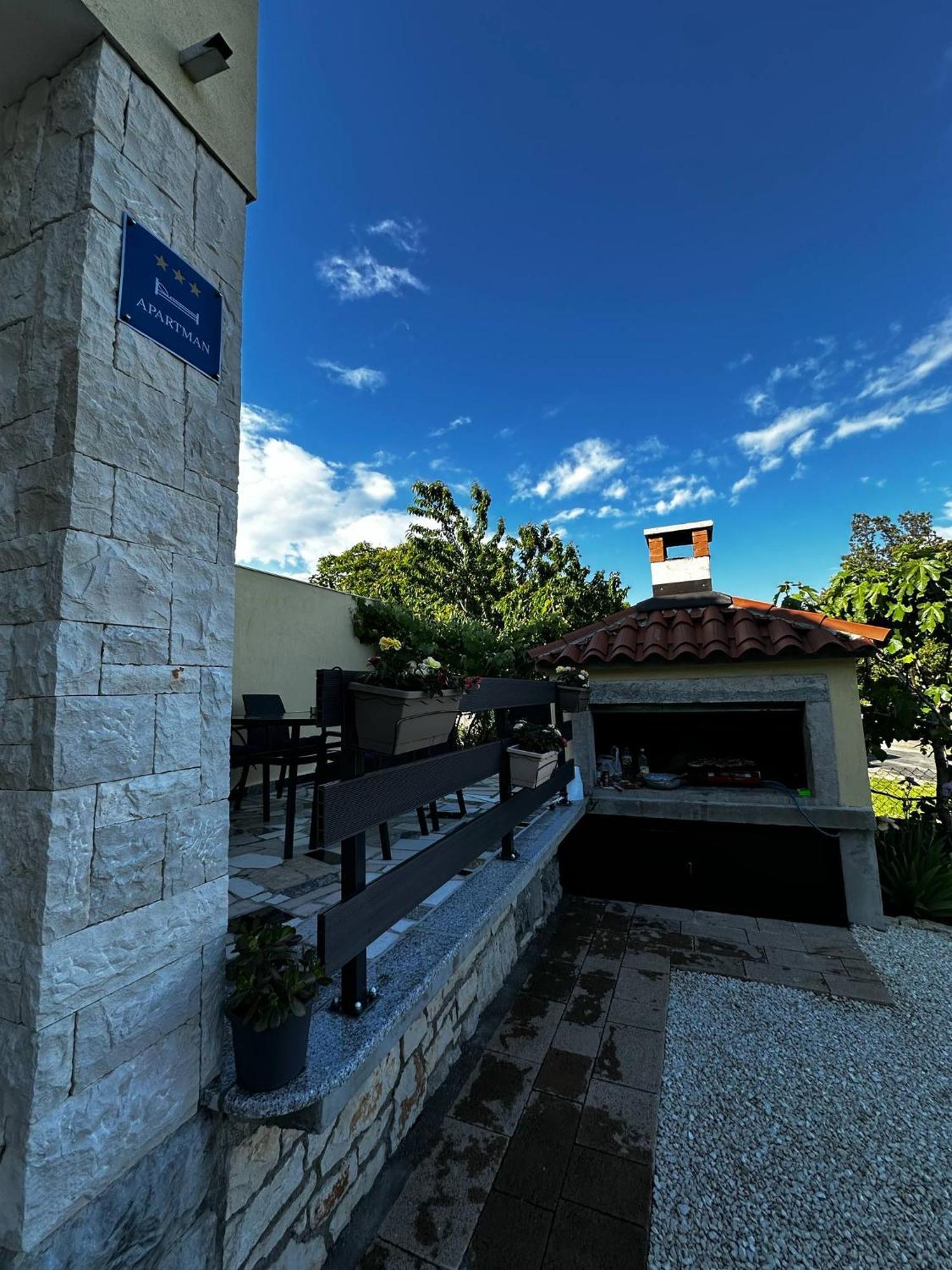 Lulic Apartment Labin  Bagian luar foto